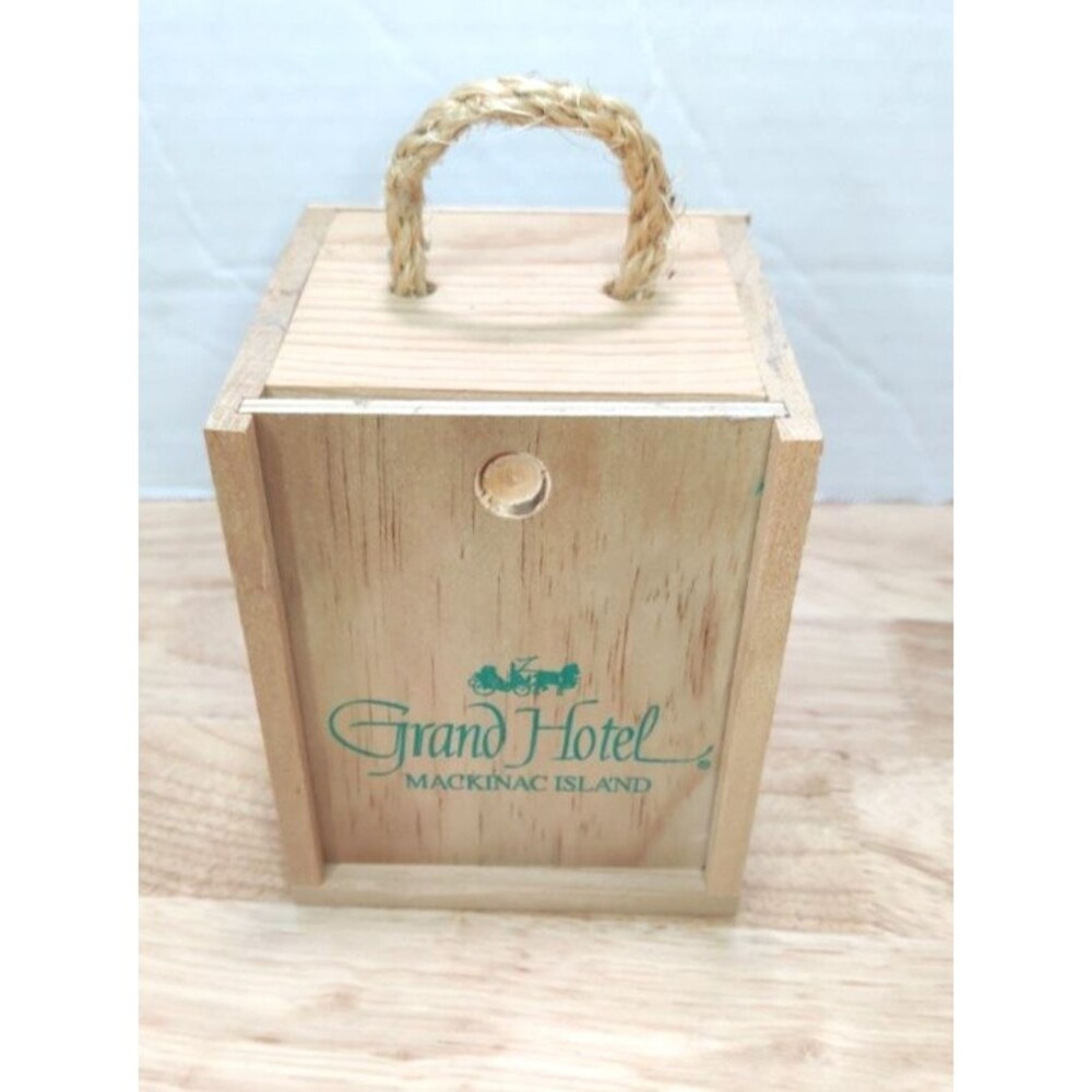 Vintage Grand Hotel Mackinac Island Wooden Trinket Box Michigan Souvenir